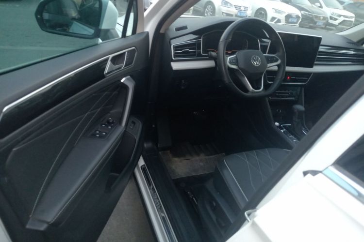 大众 途观L 2024款 300TSI 自动两驱智享版中控内饰20