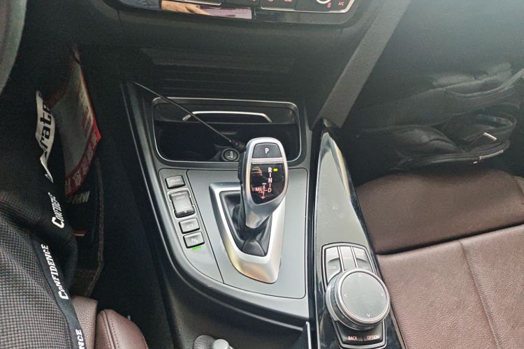 宝马3系 2018款 320Li 领先型M运动套装中控内饰18