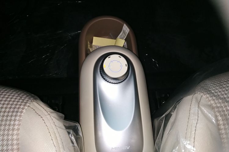 五菱汽车 宏光MINIEV 2025款 四门版 臻享+款中控内饰18