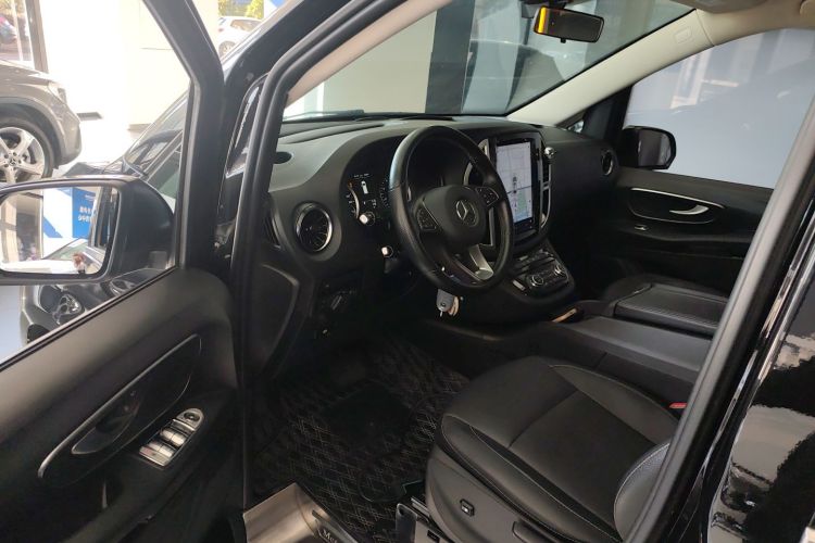 奔驰 威霆 2021款 2.0T 商务版 7座中控内饰20