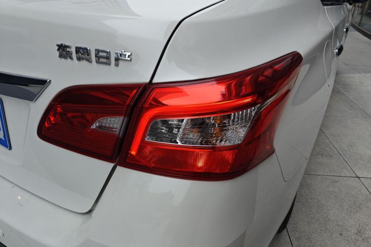 日产 轩逸 2021款 经典 1.6XL CVT豪华版车身外观9