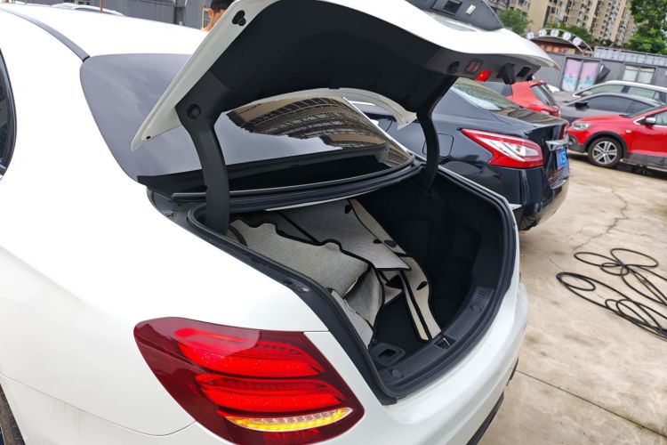 奔驰E级 2017款 E 200 运动型 4MATIC中控内饰23