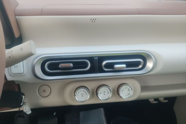 五菱汽车 宏光MINIEV 2024款 第三代 215km 青春版中控内饰16