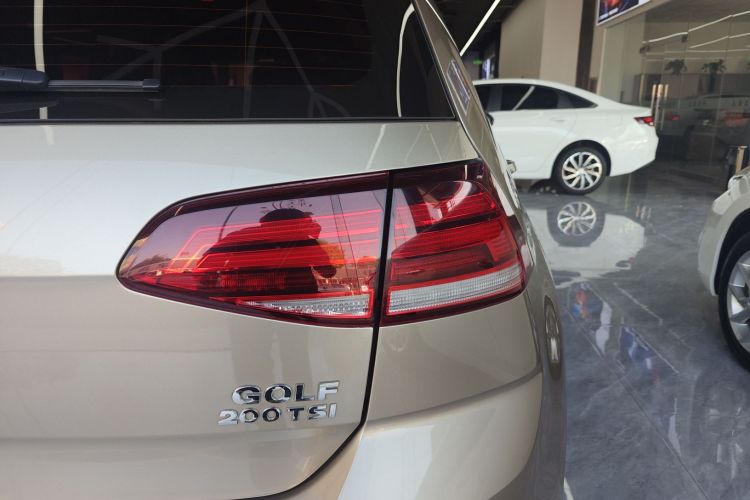 大众 高尔夫 2020款 200TSI DSG舒适进取版车身外观9