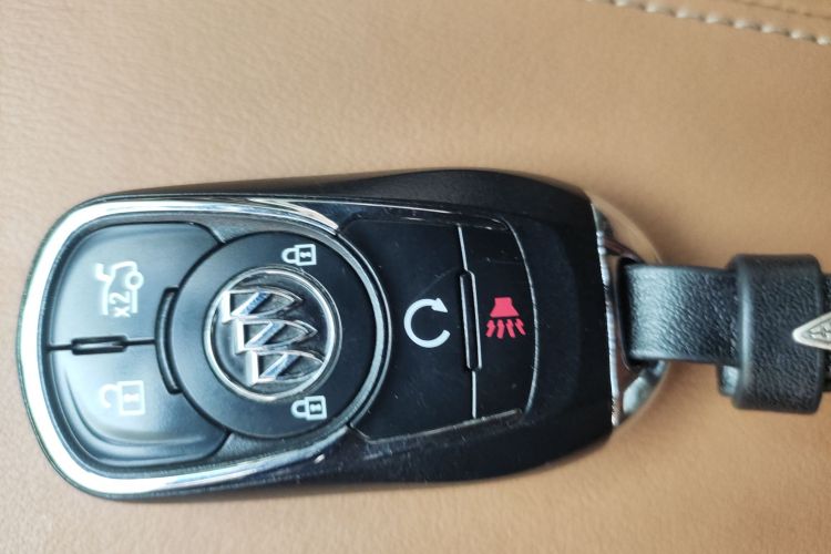 别克 君越 2016款 28T 豪华型中控内饰11