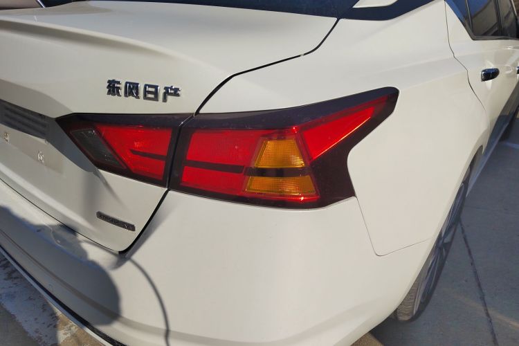 日产 天籁 2021款 2.0L XL 舒适版车身外观9