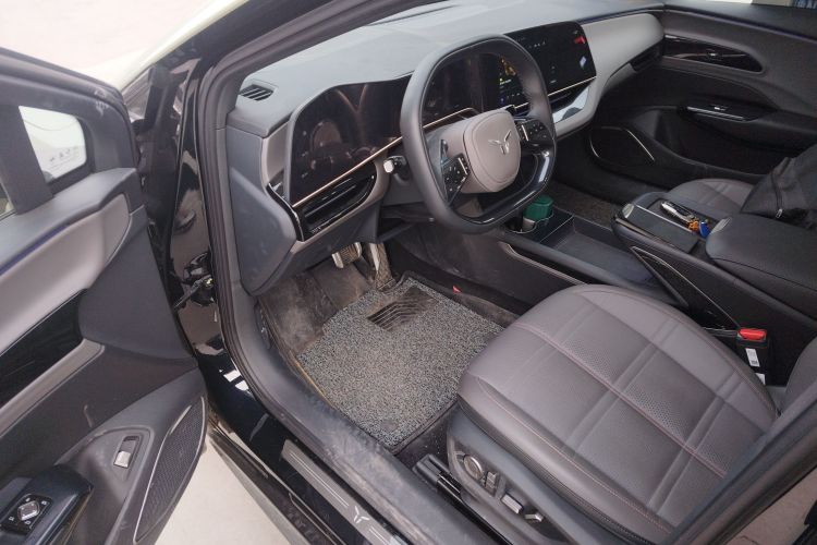 红旗EH7 2025款 600 智选版中控内饰7003