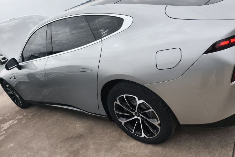 小鹏P7 2021款 480G车身外观4