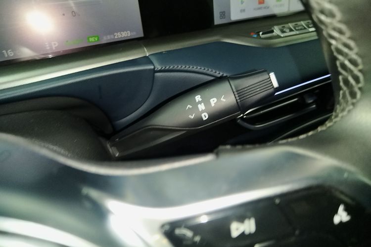 岚图汽车 岚图FREE 2024款 超长续航智驾版中控内饰18