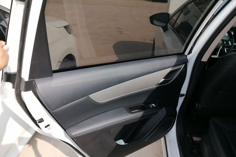 比亚迪 宋MAX 2021款 升级版 1.5T 自动豪华型 6座中控内饰7008