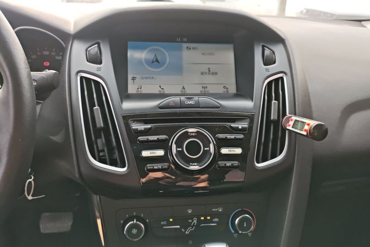 福特 福克斯 2018款 三厢经典 1.6L 自动风尚型智行版中控内饰16