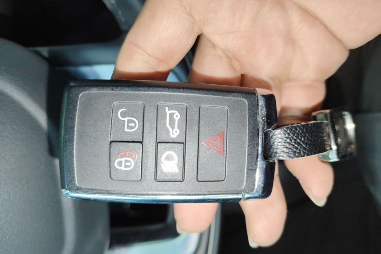 路虎 发现运动版 2021款 249PS R-Dynamic S 性能版中控内饰7001