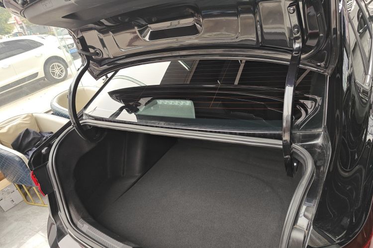 大众 朗逸 2023款 1.5L 自动满逸版机舱底盘23