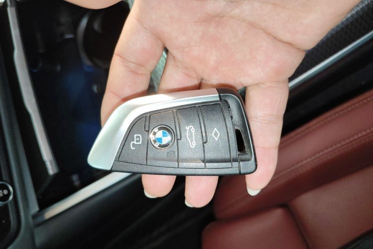 宝马i3 2025款 eDrive 40 L 曜夜套装中控内饰11