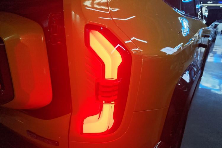 深蓝汽车 深蓝G318 2025款 无忧穿越版 四驱秘境版车身外观9