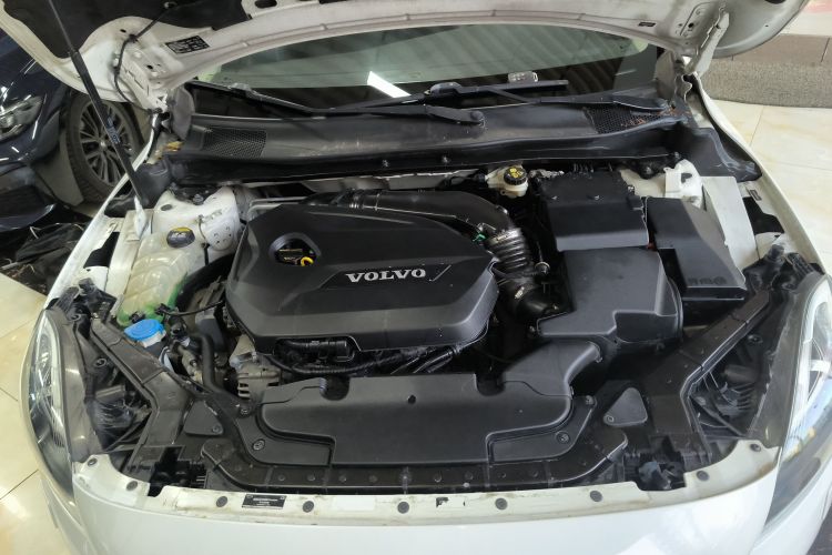 沃尔沃V40 2015款 1.6T 智雅版机舱底盘24