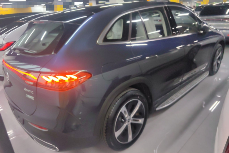 奔驰EQE SUV 2023款 350 4MATIC 先锋版车身外观7