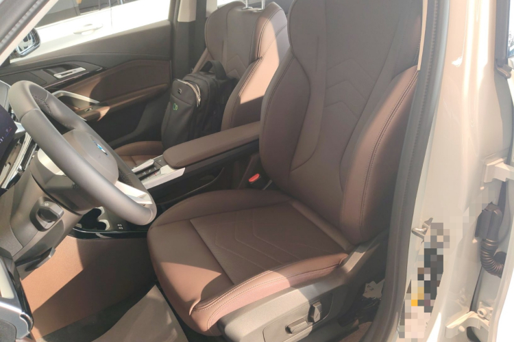 宝马iX1 2023款 eDrive25L X设计套装中控内饰19