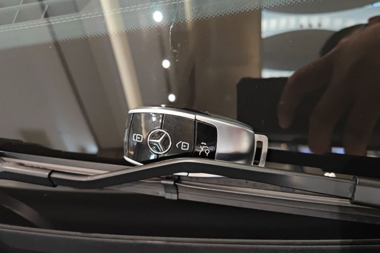 奔驰E级(进口) 2023款 E 260 敞篷轿跑车中控内饰7001