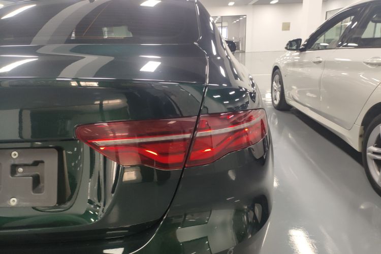 捷豹XEL 2024款 2.0T 250PS R-DYNAMIC S耀黑运动版车身外观9