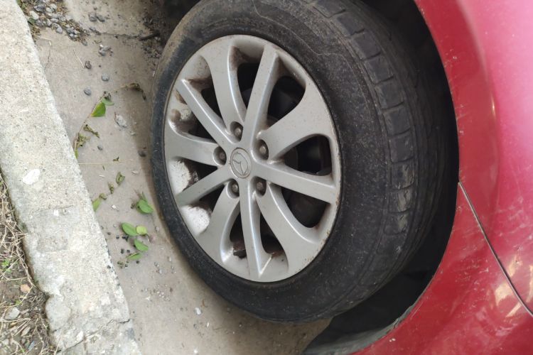 马自达6 2013款 2.0L 自动时尚型车身外观10