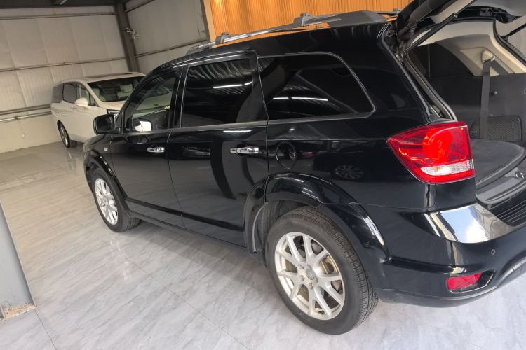 道奇 酷威 2013款 2.4L 两驱尊尚版车身外观4