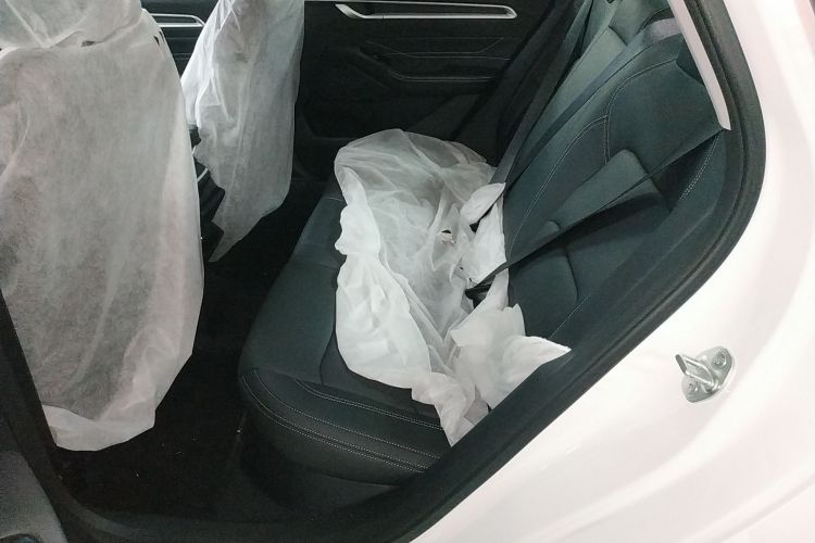 吉利汽车 帝豪 2026款 第4代 400万纪念款 1.5L 手动超越型中控内饰21