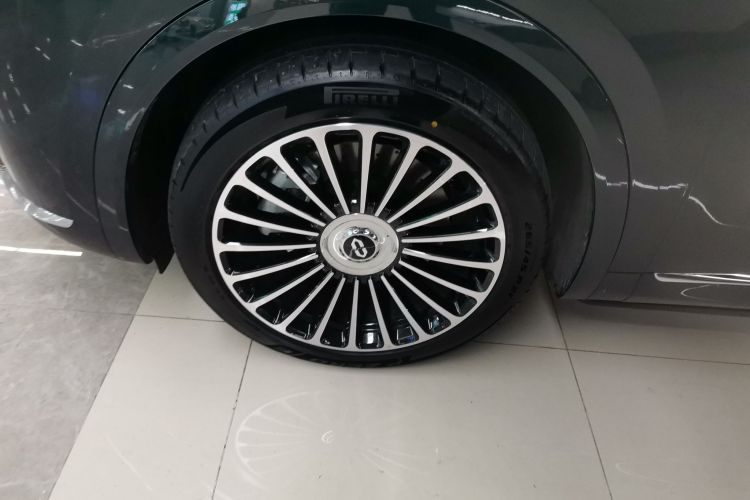 鸿蒙智行 问界M8 2025款 增程 Ultra版 53.4kWh 6座版车身外观6002