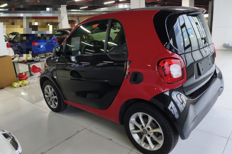 smart fortwo 2018款 1.0L 52千瓦硬顶灵动版 国V车身外观4