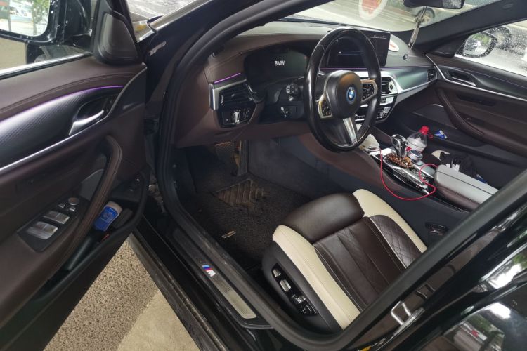 宝马5系新能源 2022款 改款二 535Le 先锋版M运动套装中控内饰7003