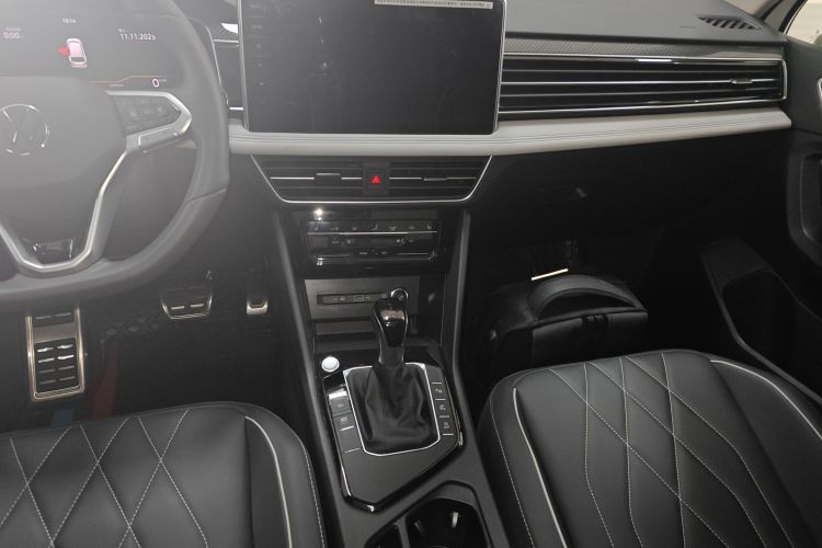 大众 途观L 2025款 出众款 330TSI 自动两驱R-Line龙耀版局部细节16