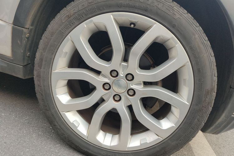 路虎 揽胜极光(进口) 2015款 2.0T 5门耀动版车身外观10