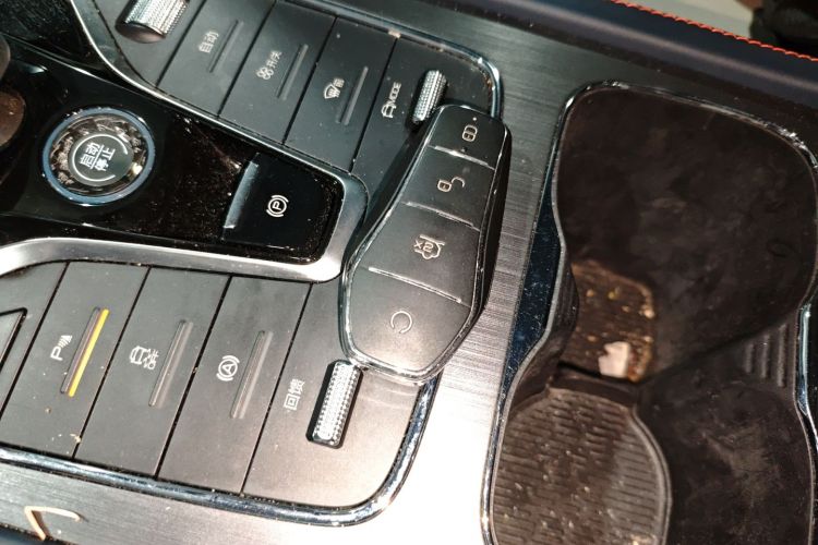 比亚迪 元PLUS 2022款 510KM 尊荣型中控内饰11