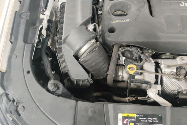 Jeep 大指挥官 2020款 2.0T 两驱精英版机舱底盘25