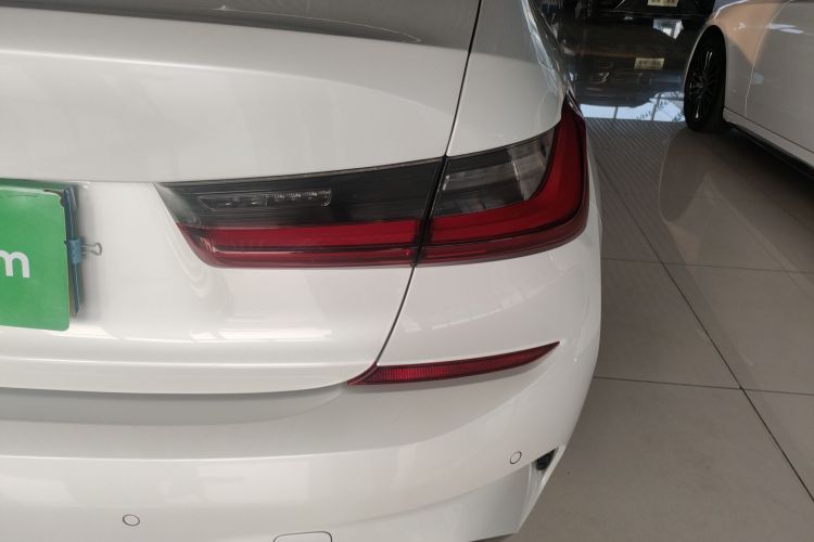 宝马3系 2022款 320Li M运动套装车身外观9