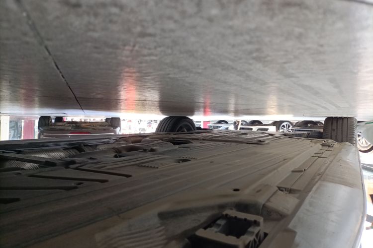 奔驰C级 2023款 改款二 C 260 L 运动版局部细节9002