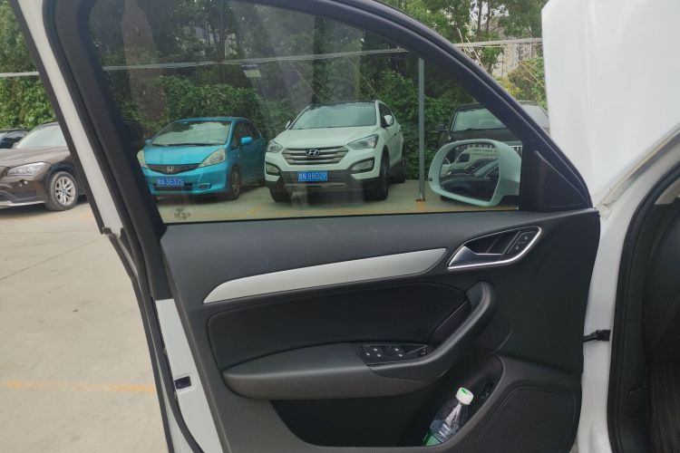 奥迪Q3 2018款 30周年年型 30 TFSI 时尚型中控内饰7007