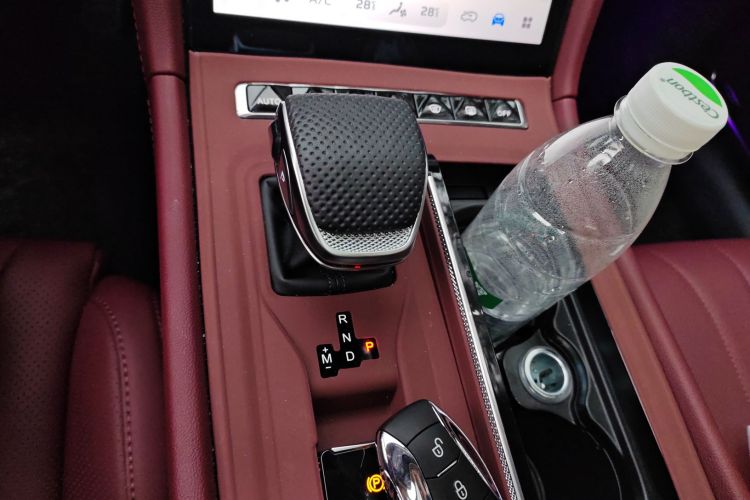 红旗H5 2025款 2.0T 自动旗畅版中控内饰18