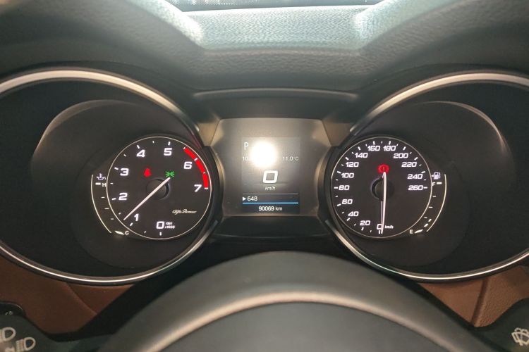 阿尔法·罗密欧 Stelvio斯坦维 2017款 2.0T 200HP 精英版中控内饰14