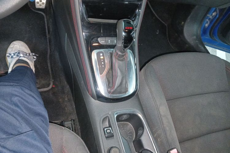 别克 威朗 2016款 两厢GS 20T 双离合豪情运动型中控内饰18