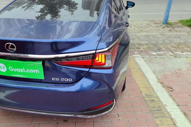 雷克萨斯ES 2020款 200 卓越版车身外观9