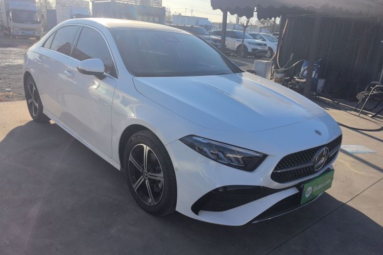 奔驰A级 2024款 A 200 L 时尚型车身外观3