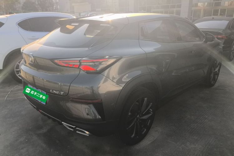 长安UNI-T 2020款 1.5T 尊贵型车身外观7