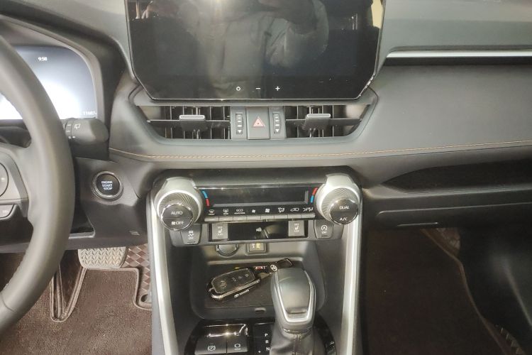 丰田 RAV4荣放 2024款 2.0L CVT两驱风尚Plus版中控内饰16