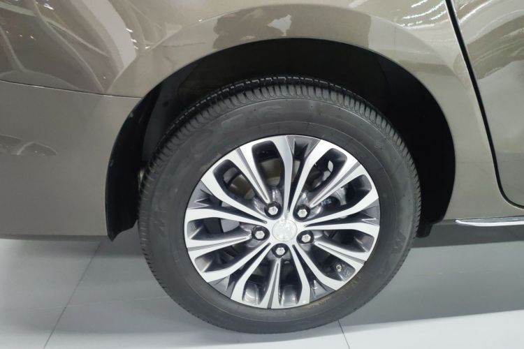 别克GL8 2023款 改款 陆上公务舱 豪华型车身外观6008