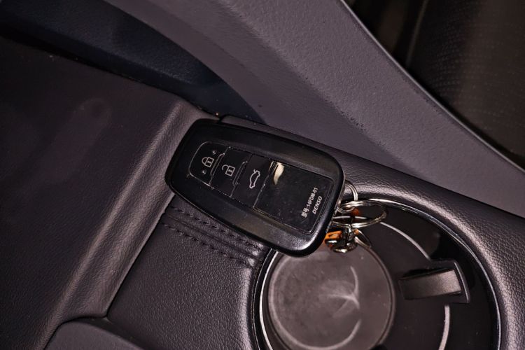 丰田 亚洲龙 2019款 2.0L 豪华版 国VI中控内饰11