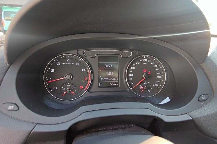 奥迪Q3 2018款 30周年年型 30 TFSI 时尚型中控内饰14