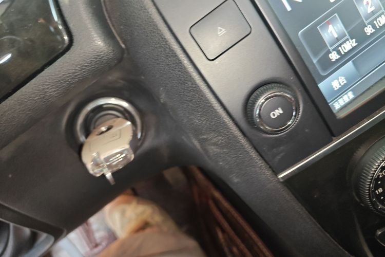 奔驰R级 2017款 R 320 4MATIC 商务型臻藏版中控内饰11