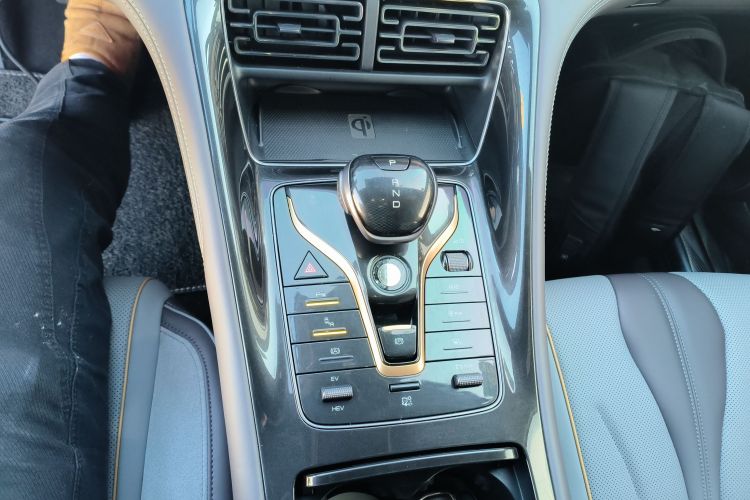 比亚迪 护卫舰07 2023款 DM-i 100KM 尊贵型中控内饰18