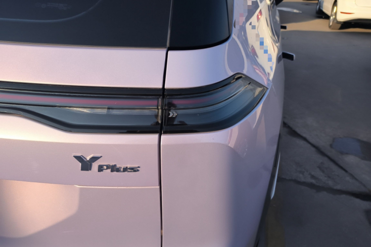 埃安 AION Y 2023款 Plus 510 乐享版车身外观9